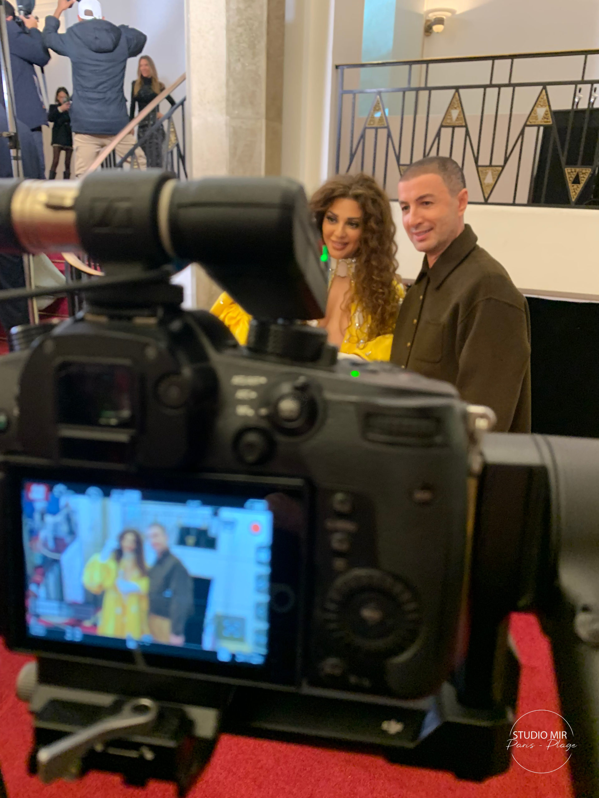 Tournage et interview vidéo lors de la Fashion Week Haute Couture Printemps:Été 1