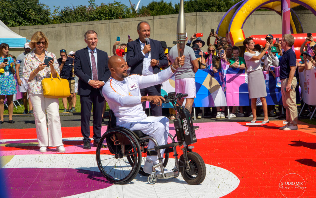 Arrivée de la flamme paralympique à Valenton